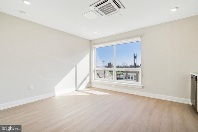 Photo - 922 N Broad St Unit STUDIO - 3RD FL