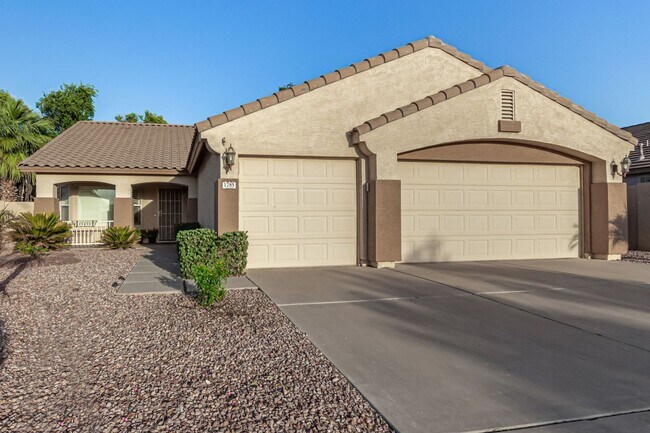 Photo - 3-bedroom plus bonus room with 3-car garage on large lot