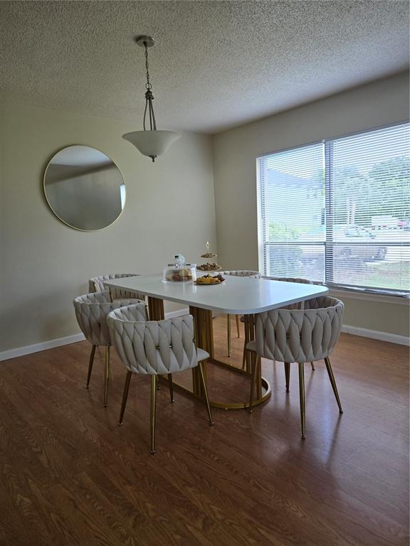 Photo - 422 S Netherwood Cres