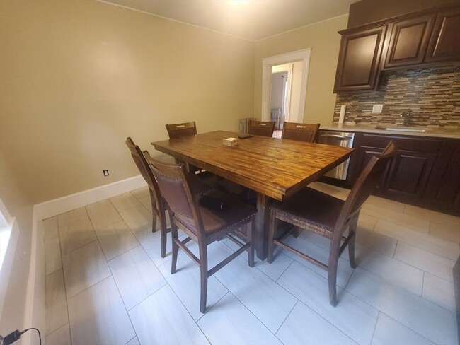Building Photo - 45 Intervale St Unit 2
