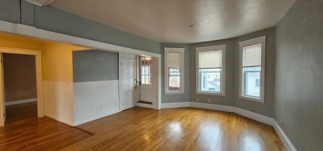 Building Photo - Incredible Value - Spacious Brighton 3-bed...