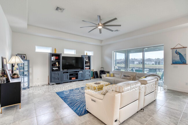 Photo - 394 Aquamarine Wy