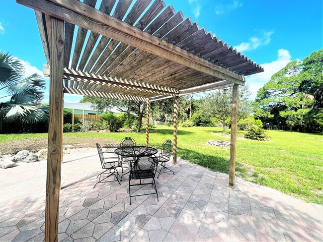 Photo - Seasonal Short-term Single-Family Home Close to Casey Key Beach!