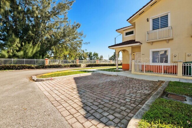 Photo - 7422 NW 182nd St