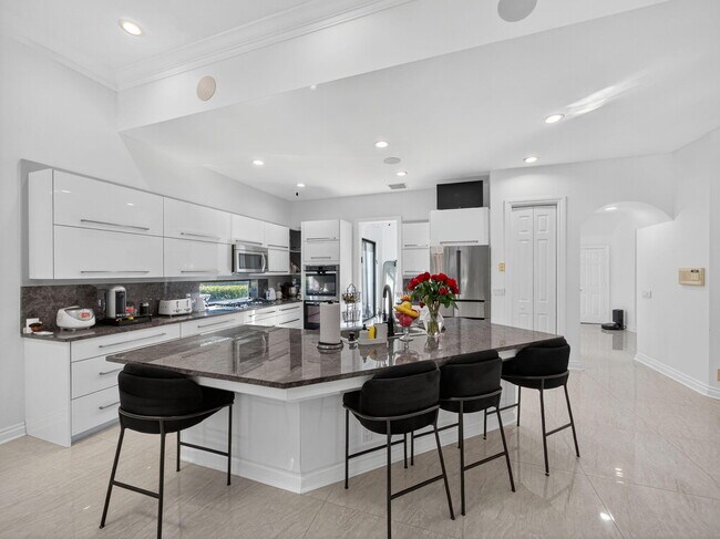 Photo - 125 Pembroke Dr