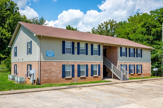 Whispering Hills Apartments