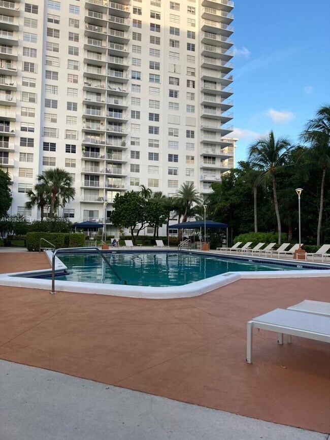 Photo - 2851 NE 183rd St Unit 615E