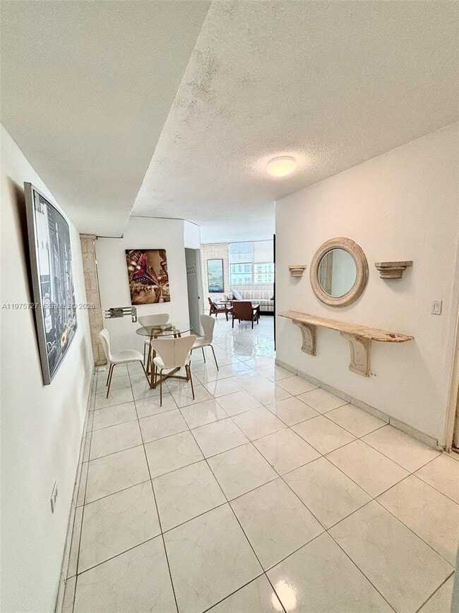 Building Photo - 905 Brickell Bay Dr Unit 1824