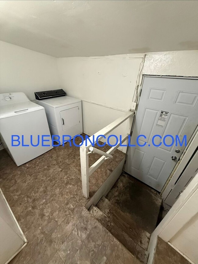 Photo - Cozy 1 bedroom house with a lot to offer