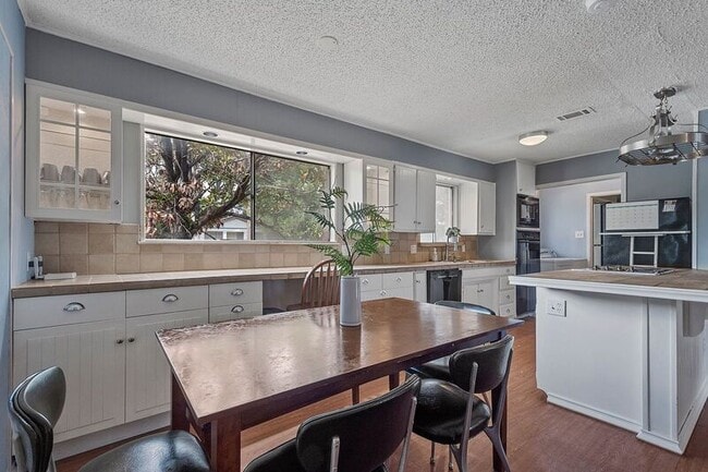 Photo - 1600 Cindy Ct