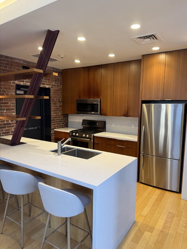 Photo - Penthouse Unit with amazing light at The H... Unit 5