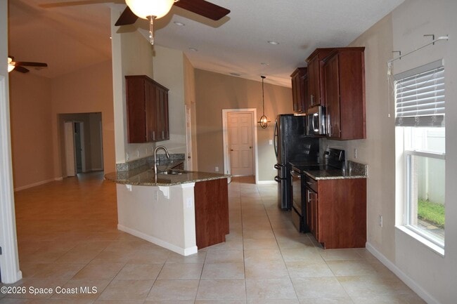 518 Dillard Dr SE