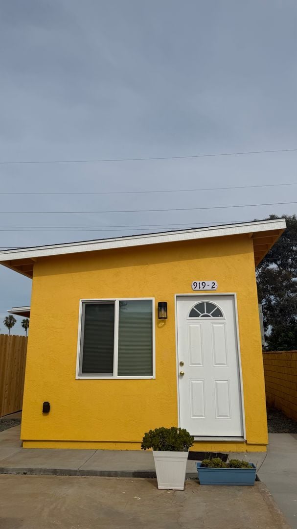 Building Photo - New ADU Build 1BR/1BA Available Now