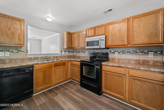 Photo - 1102 Springwood Dr