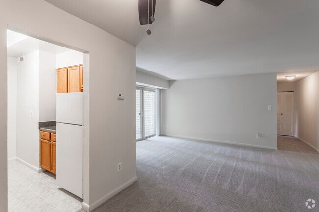 3 BR, 2 BA - 1,060 SF