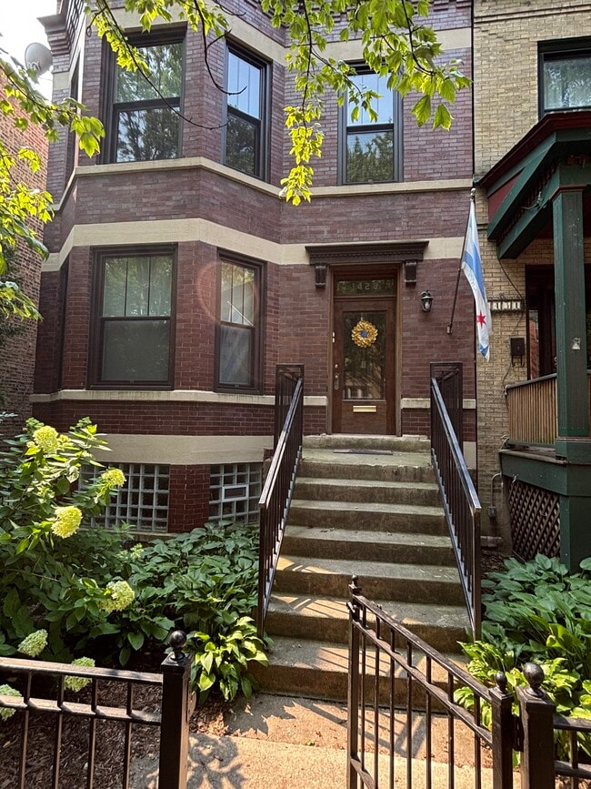 Building Photo - 1429 W Thome Ave Unit #2