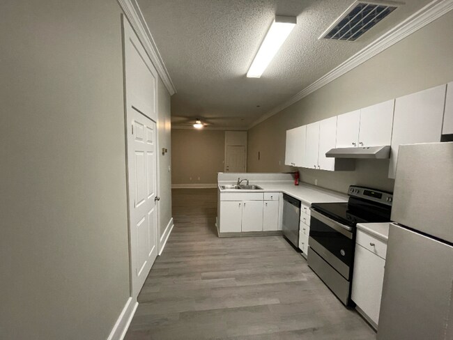 Photo - 100 Pundt St