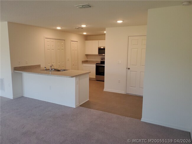 Photo - 611 SW McComb Ave