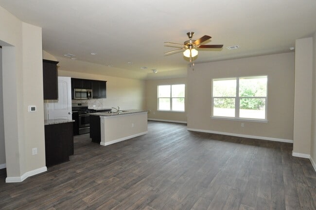 Photo - Dont Miss This Beauty In A Quiet Community