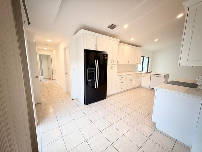 Building Photo - 9159 SW 22nd St Rental