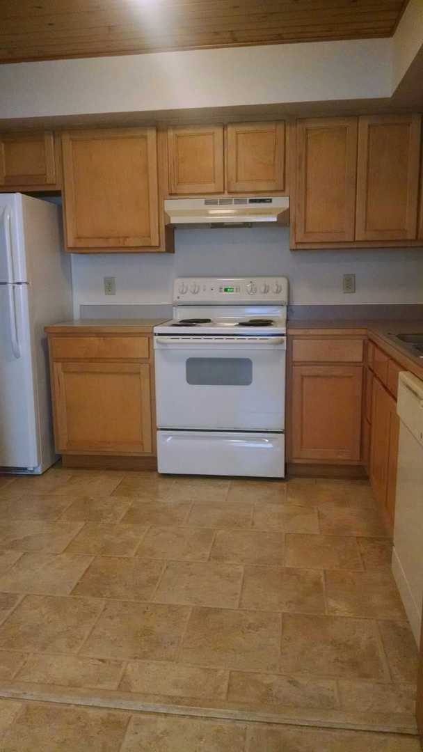 Photo - 3 Bedroom, Spacious Townhome- Available July 2026! Unidad 722 West 17th Street