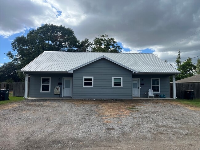 Photo - 1841 Caroline Ln