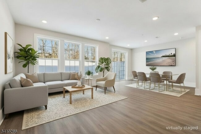 Photo - 179 Jasmine Dr