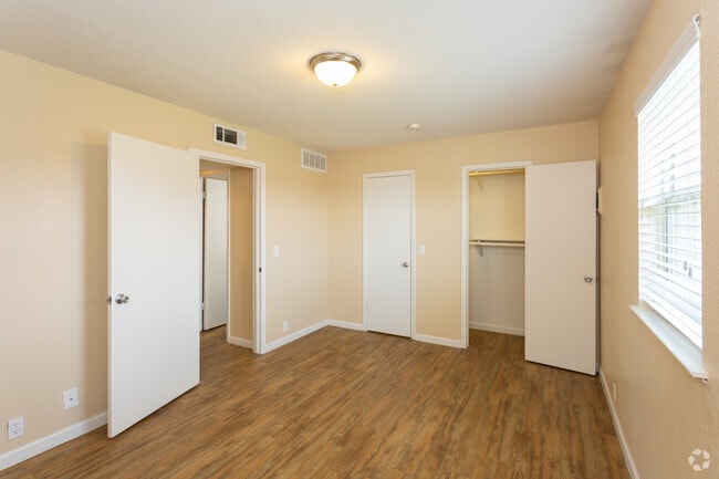 1BR 1BA - 615 SF