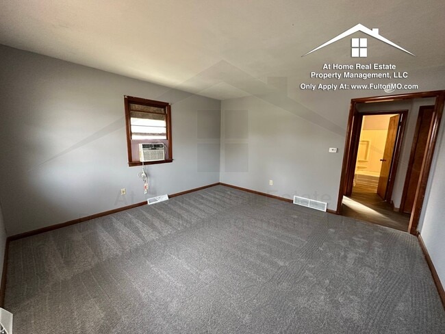 Photo - 911 Castlewood Ave