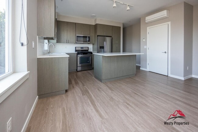 Photo - 85 N Going St