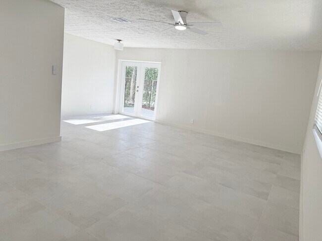 2645 Riverland Dr Unidad W