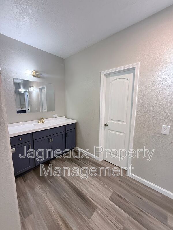 Photo - 816 Shady Ln