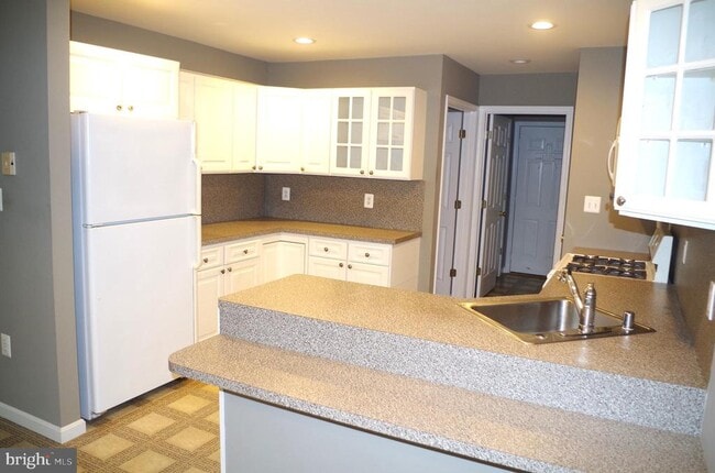 Photo - 812 Petinot Pl