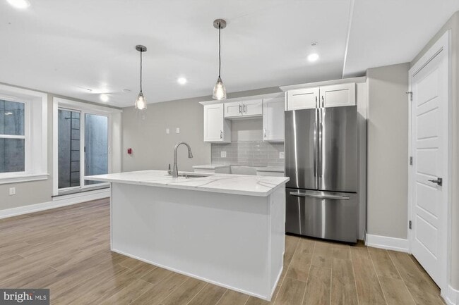 Building Photo - 2034 N Front St Unit 1