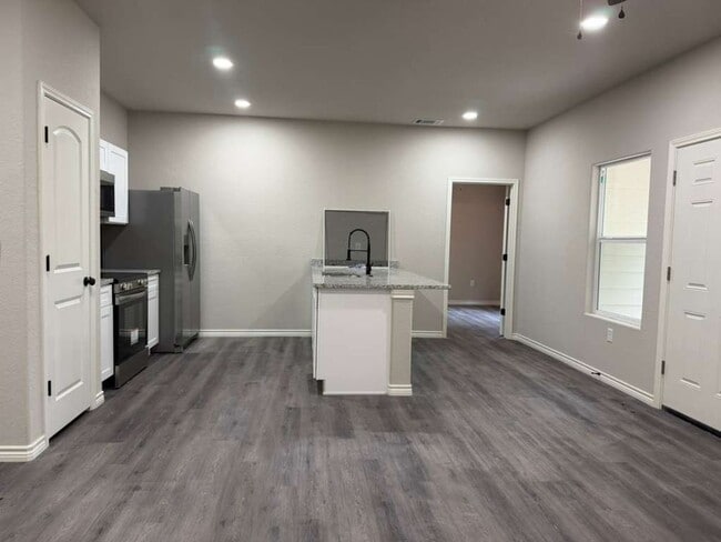 7616 Windsor Oaks