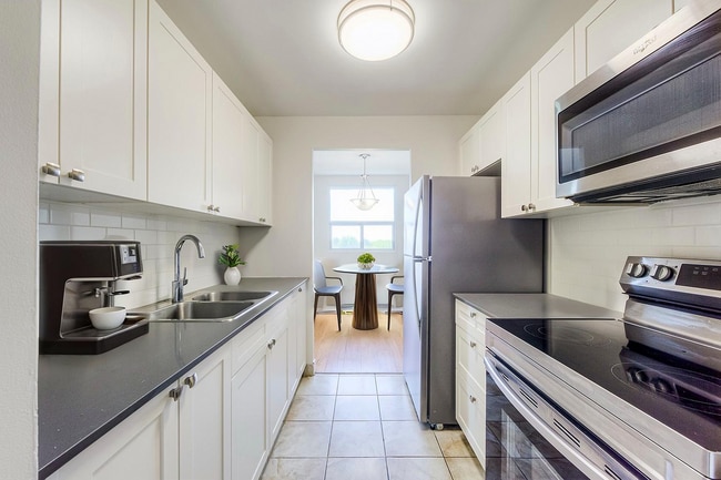 Building Photo - Nottingham Towers