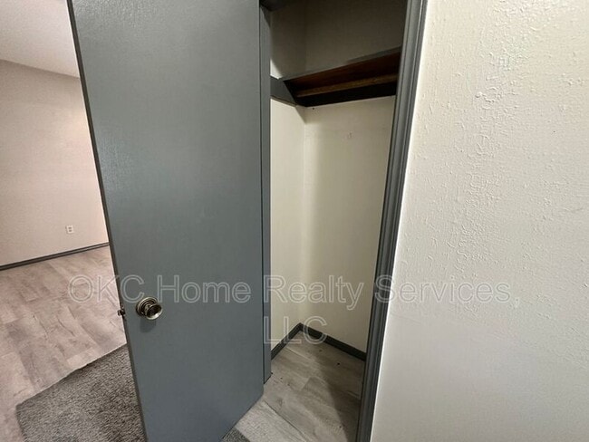 Photo - 1706 Surrey Pl