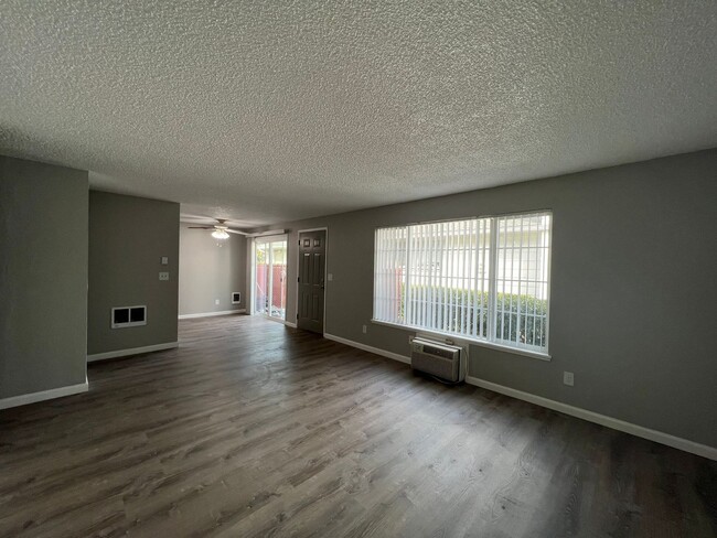 Photo - Lincoln Court