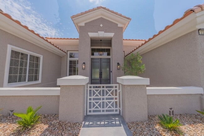Building Photo - Beautiful one-story, 3 bedrooms, reimagine... Rental