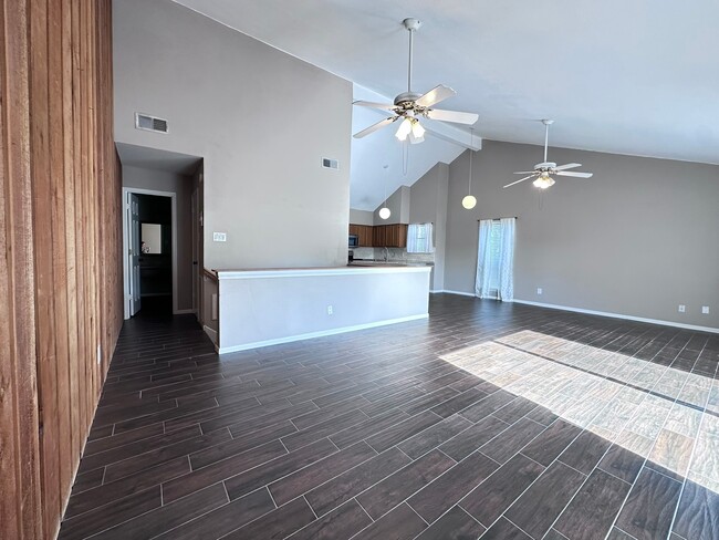 Building Photo - 20 Lakeview Village Rental