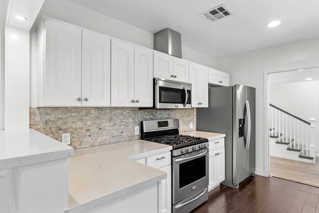 Photo - 4242 Van Nuys Blvd