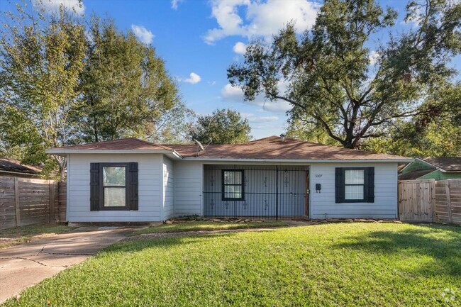 Building Photo - 5107 Dickens Rd Rental
