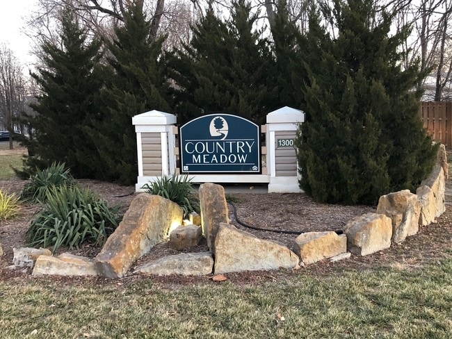 Monument sign - Country Meadow Residences Apartments