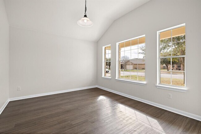 Photo - 222 Hanstrom Dr