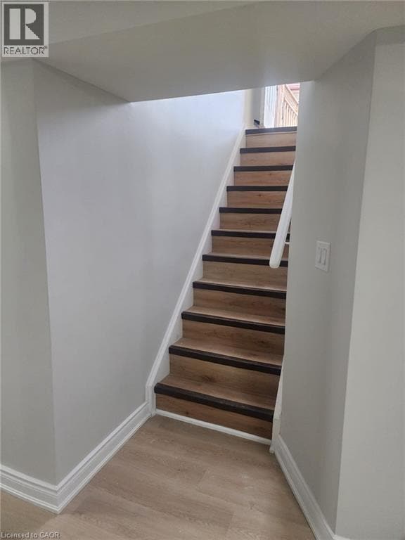 Photo - 275 Kingswood Dr
