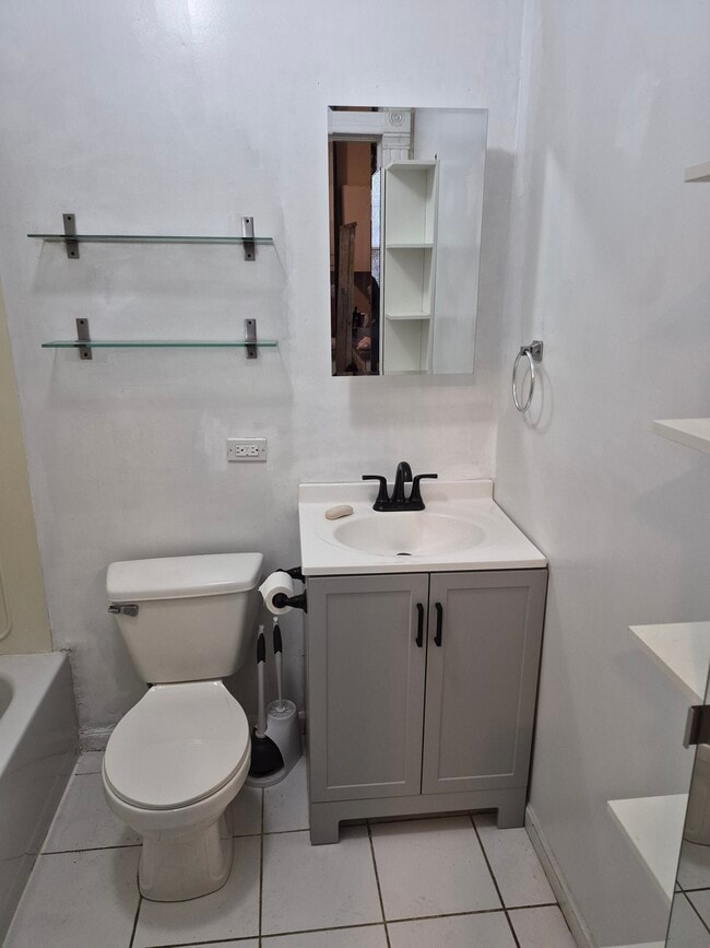 Building Photo - 1507 Elston N Ave Unit 1R