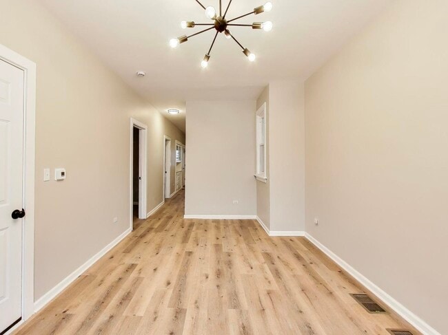 Photo - 4213 W Roscoe St