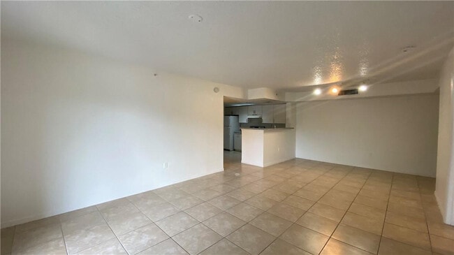 5045 Wiles Rd Unit 205