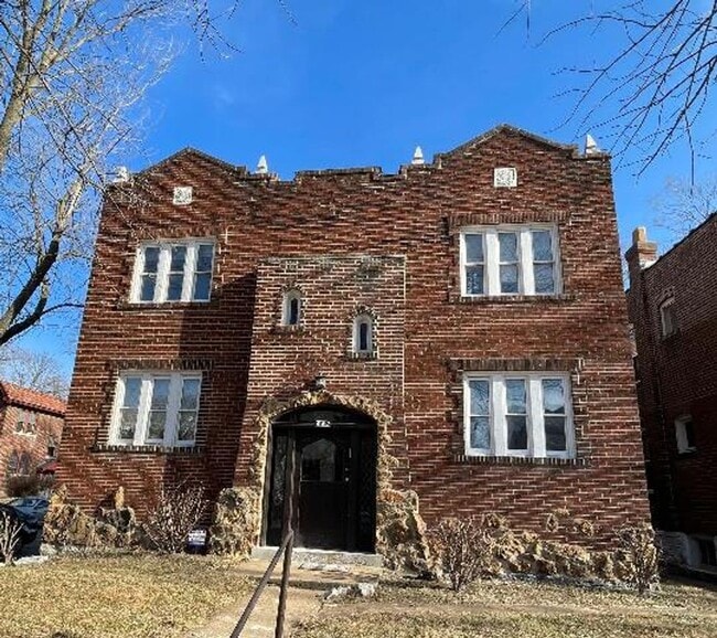 Building Photo - 4557 Flad Ave Unit 2E