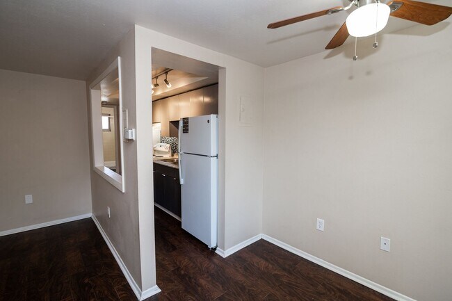 Photo - 809 N Dexter St Unit 303